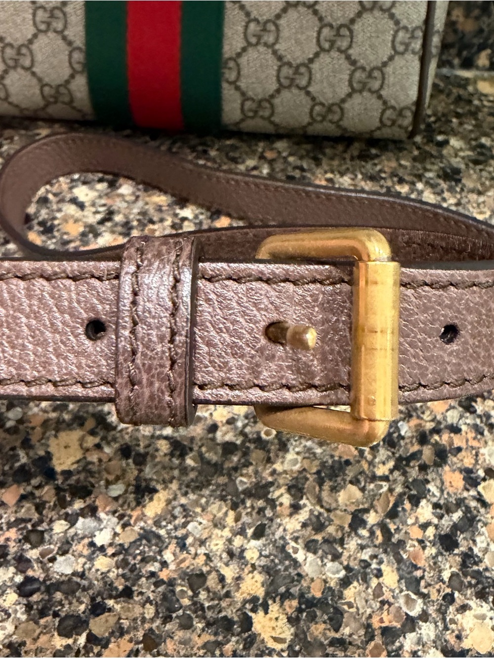 Gucci Brown Leather Interior Tag Close-Up - Picture 8 of 10